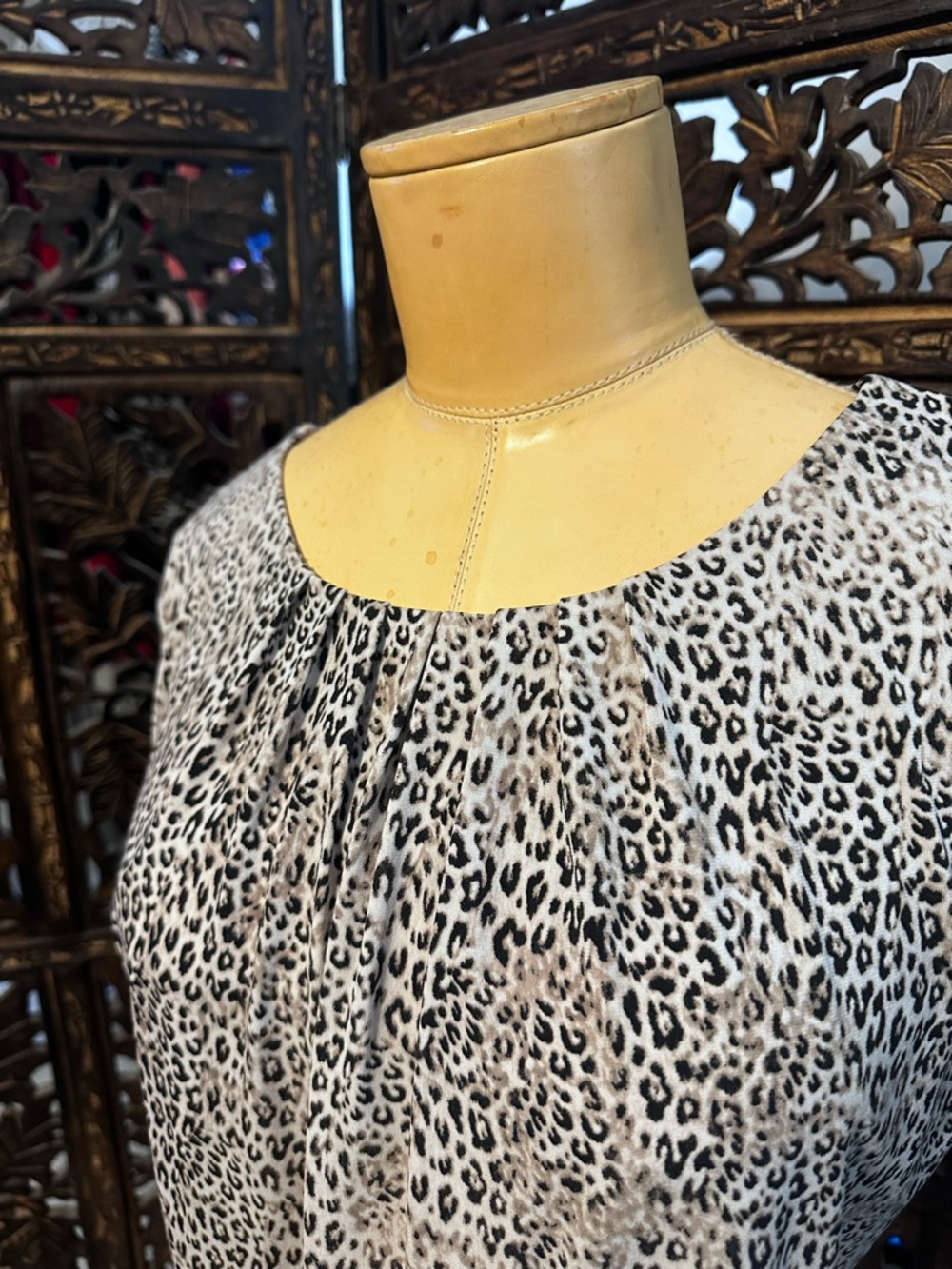 Calvin Klein Size XL Sleeveless Leopard Print Shell Top - Black, Tan & White - Picture 2 of 4